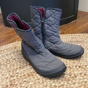 Columbia winter boots. Size 9.